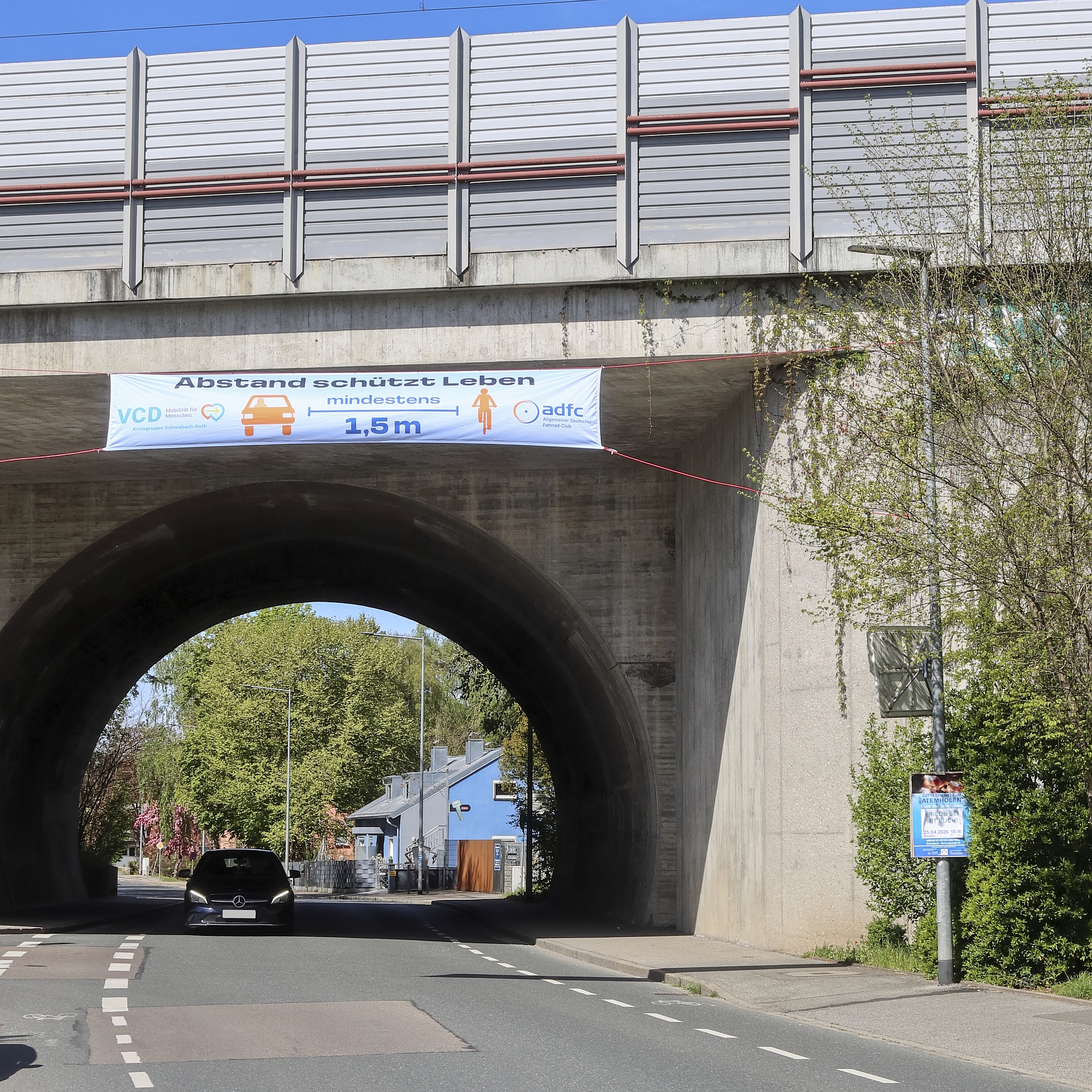 Banner: 1,5m Abstand zw. KFZ und Rad 